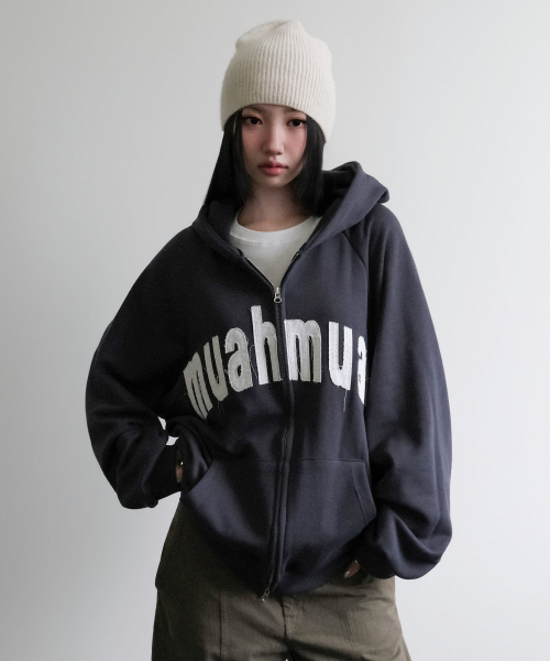 muahmuah（ムーアムーア）の「ヴィンテージ アップリケ MUAH フードジップアップ [チャコール]（パーカー・レディース・その他・FREE）」の8枚目の写真