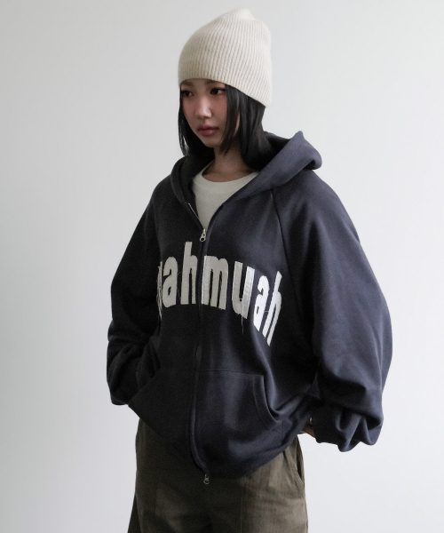 muahmuah（ムーアムーア）の「ヴィンテージ アップリケ MUAH フードジップアップ [チャコール]（パーカー・レディース・その他・FREE）」の9枚目の写真