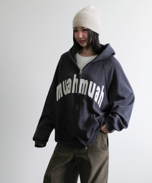 muahmuah（ムーアムーア）の「ヴィンテージ アップリケ MUAH フードジップアップ [チャコール]（パーカー・レディース・その他・FREE）」の10枚目の写真