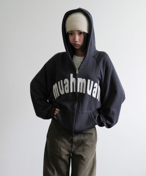 muahmuah（ムーアムーア）の「ヴィンテージ アップリケ MUAH フードジップアップ [チャコール]（パーカー・レディース・その他・FREE）」の12枚目の写真