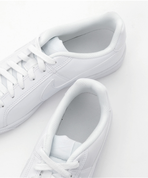 NIKE（ナイキ）の「NIKE/ナイキ コートロイヤル（スニーカー・メンズ・ホワイト/ブラック×ホワイト/ホワイト×ブラック/ホワイト×グレー/ホワイト×ネイビー・26.5cm/27.5cm/27cm/26cm/28cm/25.5cm/24.5cm/25cm/24cm/29cm/24㎝/28.5cm）」の15枚目の写真