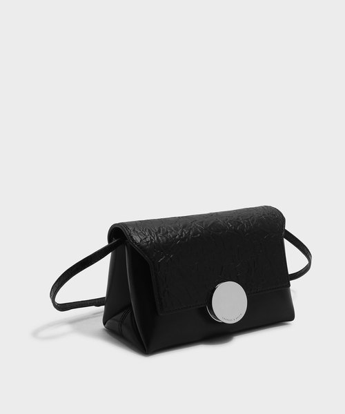 CHARLES & KEITH(チャールズ & キース)の「サーキュラーバックルスリングバッグ / CIRCULAR BUCKLE SLING BAG(ショルダーバッグ・レディース・ブラック/ピンク・S)」の3枚目の写真