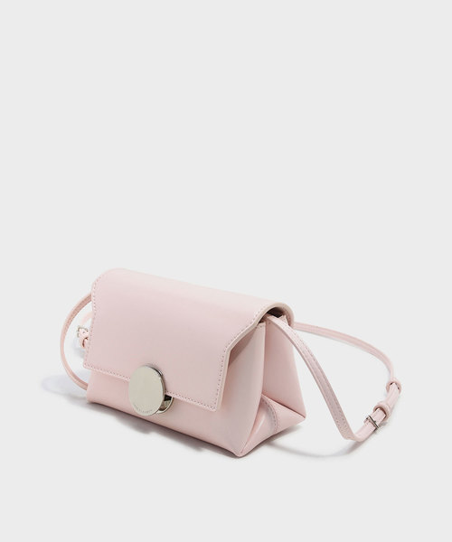 CHARLES & KEITH(チャールズ & キース)の「サーキュラーバックルスリングバッグ / CIRCULAR BUCKLE SLING BAG(ショルダーバッグ・レディース・ブラック/ピンク・S)」の7枚目の写真