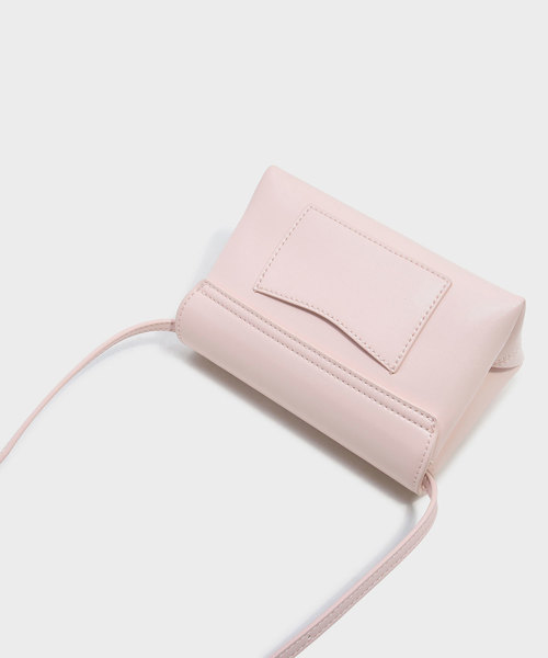 CHARLES & KEITH(チャールズ & キース)の「サーキュラーバックルスリングバッグ / CIRCULAR BUCKLE SLING BAG(ショルダーバッグ・レディース・ブラック/ピンク・S)」の8枚目の写真