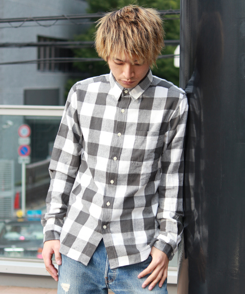 WEGO(ウィゴー)の「WEGO/ネルブロックチェックシャツ(シャツ/ブラウス・メンズ・ホワイト/ブラック/グリーン/イエロー/レッド/ホワイト系その他/グリーン系その他/ブルー/ブルー系その他/バーガンディー/レッド系その他・MEDIUM/LARGE)」の2枚目の写真