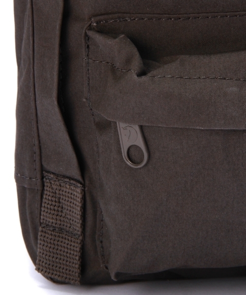 green label relaxing（グリーンレーベルリラクシング）の「Kanken[カンケン] Mini（バックパック/リュック・キッズ・ブラウン/オレンジ系その他/コバルトブルー・フリー）」の7枚目の写真