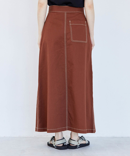 ADAM ET ROPE'(アダムエロペ)の「ステッチワークロングフレアスカート(スカート・レディース・オフホワイト/レンガ・38/36)」の3枚目の写真