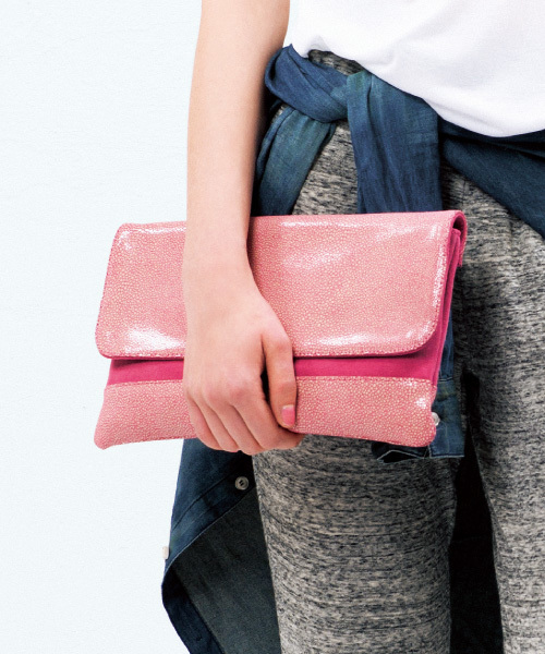 DouDou（ドゥドゥ）の「【VIFLAN】シャイニークラッチ（クラッチバッグ・レディース・アイボリー/ピンク/ラベンダー/ターコイズブルー/オレンジ・FREE）」の4枚目の写真