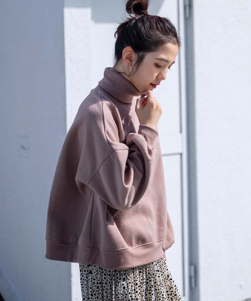 GeeRA(ジーラ)の「裏起毛ハイネックトレーナー(スウェット・レディース・ピンクベージュ/モカ/カーキ・MEDIUM/LARGE/X-LARGE)」の3枚目の写真