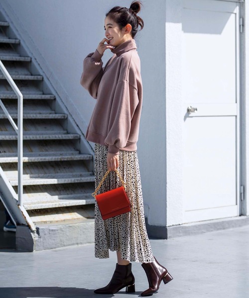 GeeRA(ジーラ)の「裏起毛ハイネックトレーナー(スウェット・レディース・ピンクベージュ/モカ/カーキ・MEDIUM/LARGE/X-LARGE)」の6枚目の写真
