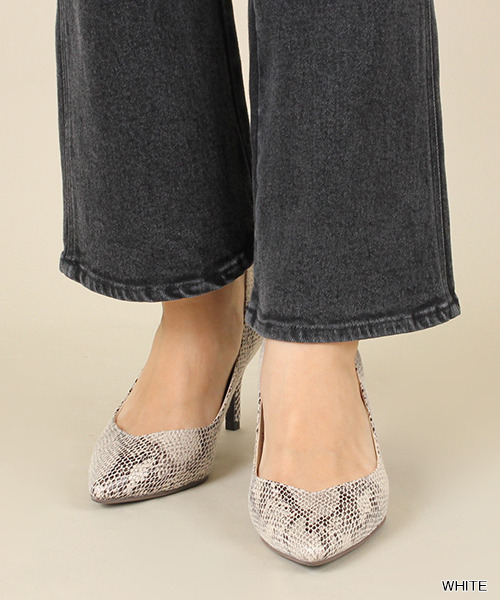 RANDA（ランダ）の「ストレスフリー/Vカットポインテッドトゥパンプス（パンプス・レディース・ホワイト/ブラック/ブルー・23/24/25/25.5/22.5/24.5/23.5/22）」の2枚目の写真