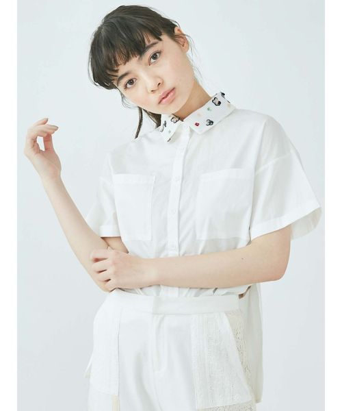 merry jenny(メリージェニー)の「floralスパンコールカラーシャツ(シャツ/ブラウス・レディース・ベージュ/オフホワイト・FREE)」の2枚目の写真