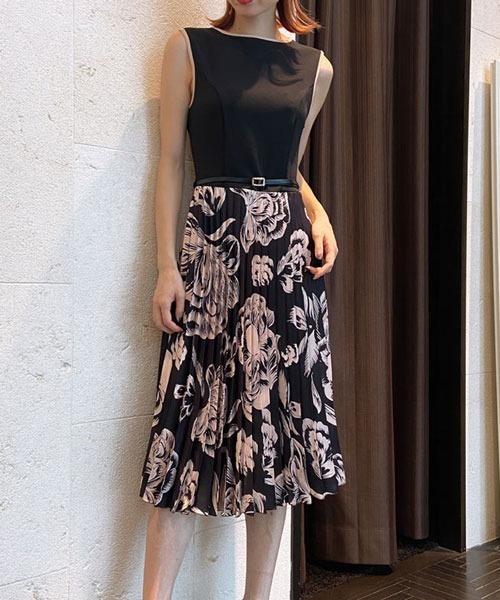 セール Rinascimento リナシメント 配色パイピングベルト付フラワープリント切替ワンピース ドレス Rinascimento リナシメント のファッション通販 Zozotown