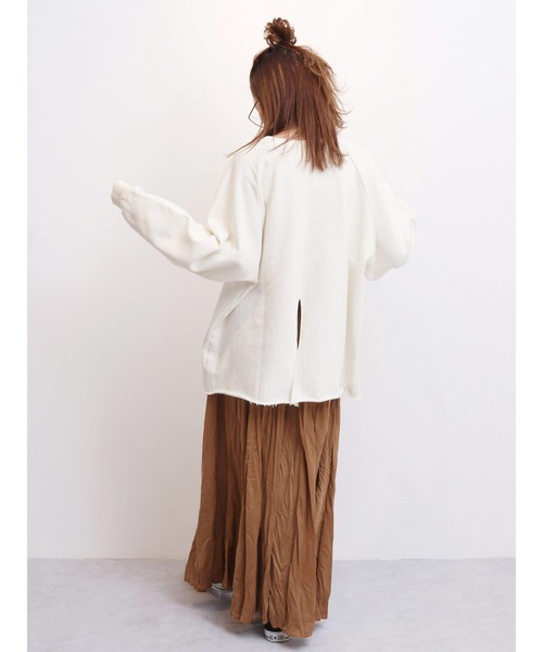 Ungrid(アングリッド)の「バックスリットスウェット(スウェット・レディース・オフホワイト/モカ・マルチサイズ)」の6枚目の写真