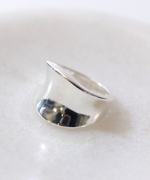 florist（フローリスト）の「【2種展開】ぷっくり×アンティークのシンプルワイドリング　メンズ/レディース兼用（リング・メンズ・シルバー系その他3/ゴールド系その他3/ゴールド系その他2/シルバー系その他2・11号/13号/21号/9号/23号/17号/19号/7号/15号）」の2枚目の写真