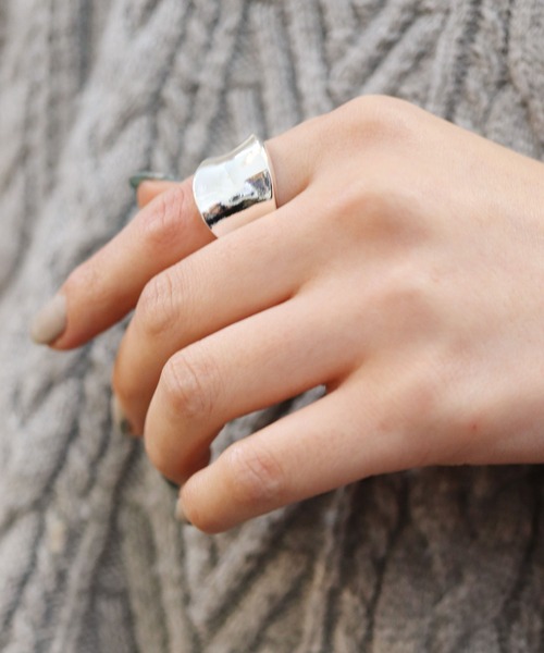 florist（フローリスト）の「【2種展開】ぷっくり×アンティークのシンプルワイドリング　メンズ/レディース兼用（リング・メンズ・シルバー系その他3/ゴールド系その他3/ゴールド系その他2/シルバー系その他2・11号/13号/21号/9号/23号/17号/19号/7号/15号）」の11枚目の写真