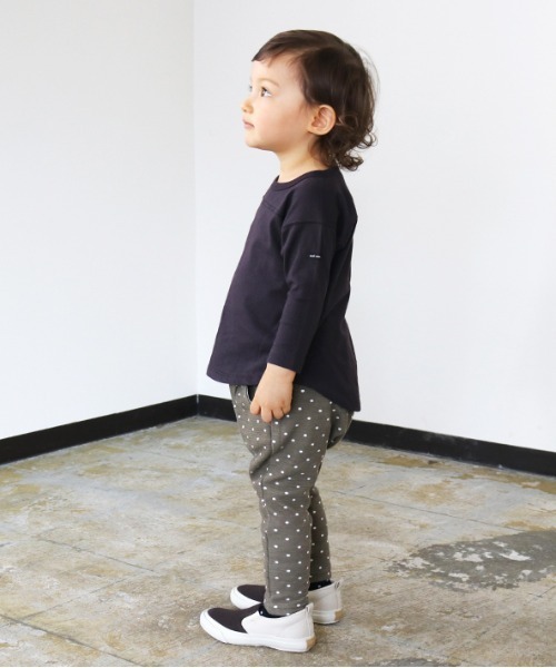 quoti use fith（クゥオティ　ユース　フィス）の「ベビーウェーブ ドットロングパンツ（スウェットパンツ・キッズ・ベージュ/ブラック/カーキ・100/110/90/120/130/80）」の9枚目の写真