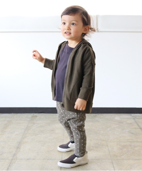 quoti use fith（クゥオティ　ユース　フィス）の「ベビーウェーブ ドットロングパンツ（スウェットパンツ・キッズ・ベージュ/ブラック/カーキ・100/110/90/120/130/80）」の10枚目の写真