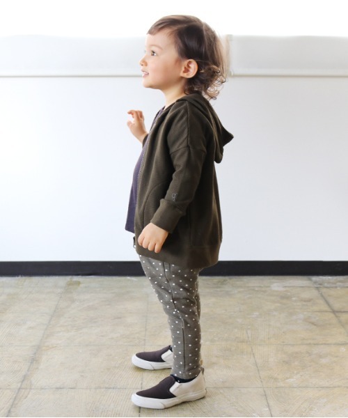 quoti use fith（クゥオティ　ユース　フィス）の「ベビーウェーブ ドットロングパンツ（スウェットパンツ・キッズ・ベージュ/ブラック/カーキ・100/110/90/120/130/80）」の11枚目の写真