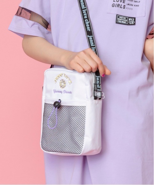 JENNI love（ジェニィラブ）の「タテガタショルダーバッグ（ショルダーバッグ・キッズ・オフホワイト/ブラック/ラベンダー・F）」の2枚目の写真