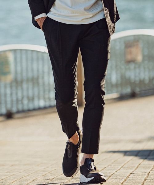 1piu1uguale3 RELAX（ウノピュウノウグァーレトレリラックス）の「1PIU1UGUALE3 RELAX(ウノピゥウノウグァーレトレ)リネンタックパンツ（その他パンツ・メンズ・ネイビー/ライトグレー/ブラック/ベージュ・M/S/XXL/L/XL）」の2枚目の写真