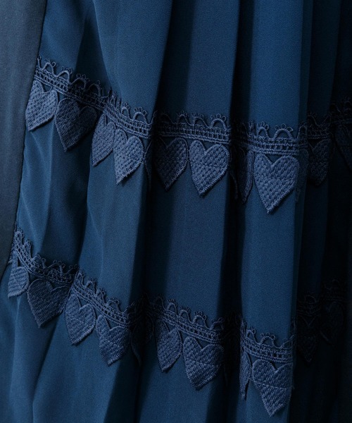 MILKFED.（ミルクフェド）の「SIDE PLEATED DRESS（ワンピース・レディース・ベージュ/ネイビー・ONE SIZE）」の17枚目の写真