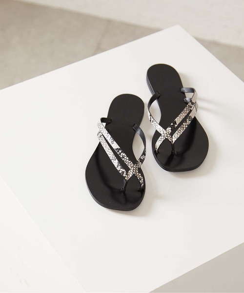 OUVRAGE CLASSE（ウヴラージュクラス）の「【LAOCOONTE/ラオコンテ】Tuscary　トングサンダル（サンダル・レディース・ブラック/パイソン・SMALL/MEDIUM）」の17枚目の写真