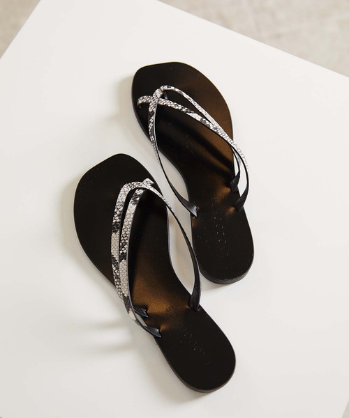 OUVRAGE CLASSE（ウヴラージュクラス）の「【LAOCOONTE/ラオコンテ】Tuscary　トングサンダル（サンダル・レディース・ブラック/パイソン・SMALL/MEDIUM）」の5枚目の写真