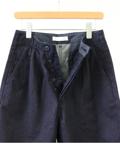 TEXTURE WE MADE（テクスチャーウィーメイド）の「WIDE TUCK SHORT PANT：ワイドタックショートパンツ（その他パンツ・メンズ・インディゴブルー・30inch/32inch/28inch）」の5枚目の写真