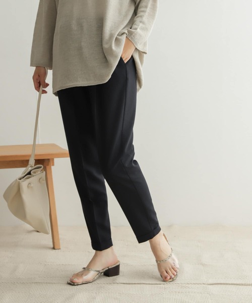 URBAN RESEARCH DOORS(アーバンリサーチドアーズ)の「ストレッチテーパードイージーパンツ(その他パンツ・レディース・ブラック/ネイビー/グレー系その他・38/36/34)」の2枚目の写真