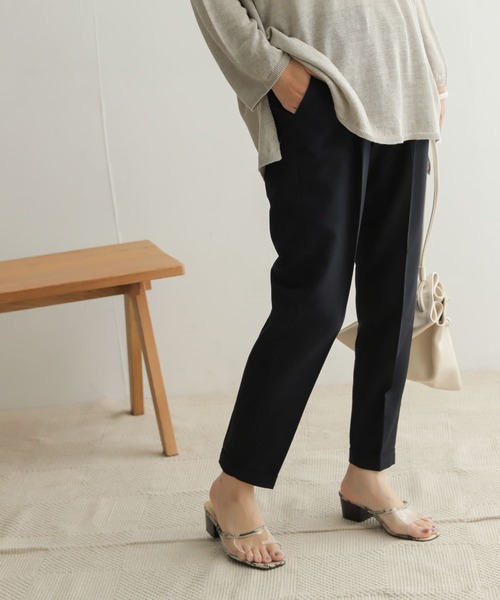 URBAN RESEARCH DOORS(アーバンリサーチドアーズ)の「ストレッチテーパードイージーパンツ(その他パンツ・レディース・ブラック/ネイビー/グレー系その他・38/36/34)」の18枚目の写真