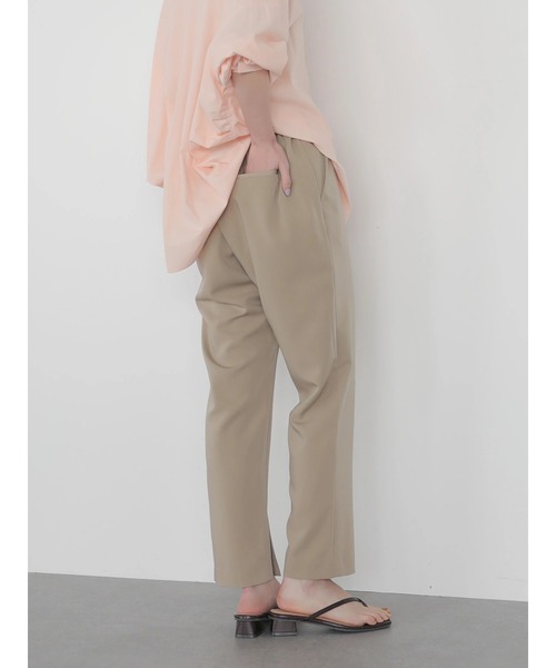 AMERICAN HOLIC（アメリカンホリック）の「接触冷感サイドスリットとろみテーパードパンツ（その他パンツ・レディース・ブラック/イエロー/グレイッシュベージュ・S/M/L）」の5枚目の写真