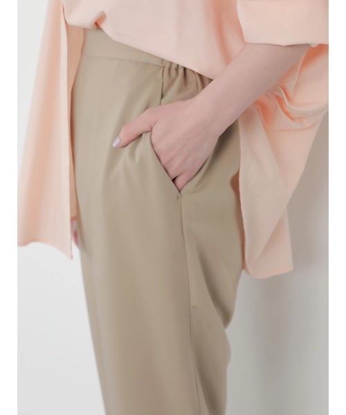 AMERICAN HOLIC（アメリカンホリック）の「接触冷感サイドスリットとろみテーパードパンツ（その他パンツ・レディース・ブラック/イエロー/グレイッシュベージュ・S/M/L）」の7枚目の写真