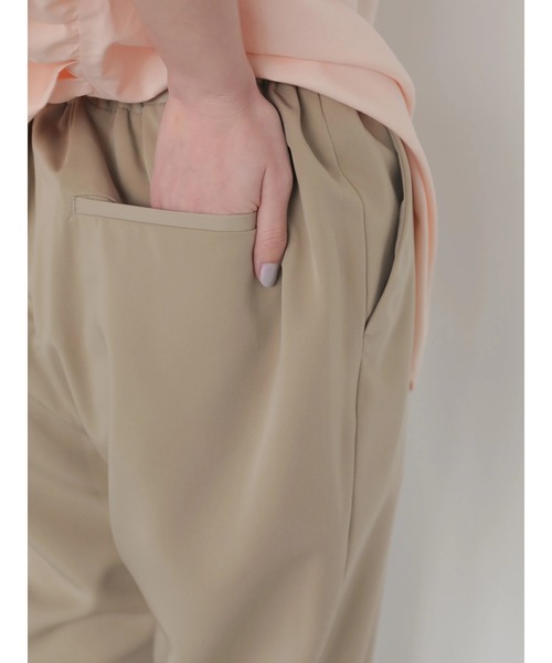 AMERICAN HOLIC（アメリカンホリック）の「接触冷感サイドスリットとろみテーパードパンツ（その他パンツ・レディース・ブラック/イエロー/グレイッシュベージュ・S/M/L）」の8枚目の写真