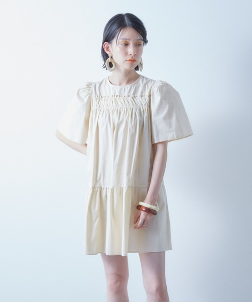 ECRIRE(エクリール)の「ギャザーフレアチュニック(チュニック・レディース・ベージュ/グリーン/ブルー/オフホワイト・フリー)」の1枚目の写真