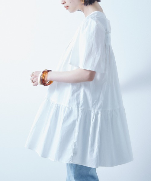 ECRIRE(エクリール)の「ギャザーフレアチュニック(チュニック・レディース・ベージュ/グリーン/ブルー/オフホワイト・フリー)」の2枚目の写真