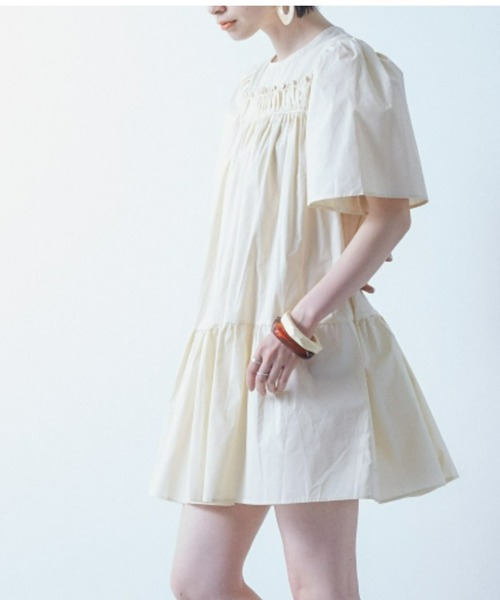 ECRIRE(エクリール)の「ギャザーフレアチュニック(チュニック・レディース・ベージュ/グリーン/ブルー/オフホワイト・フリー)」の7枚目の写真