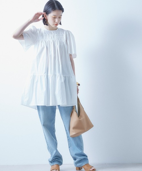 ECRIRE(エクリール)の「ギャザーフレアチュニック(チュニック・レディース・ベージュ/グリーン/ブルー/オフホワイト・フリー)」の11枚目の写真