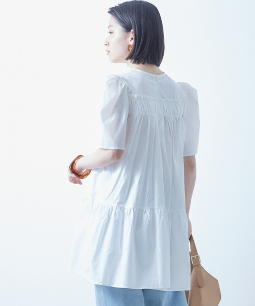 ECRIRE(エクリール)の「ギャザーフレアチュニック(チュニック・レディース・ベージュ/グリーン/ブルー/オフホワイト・フリー)」の15枚目の写真