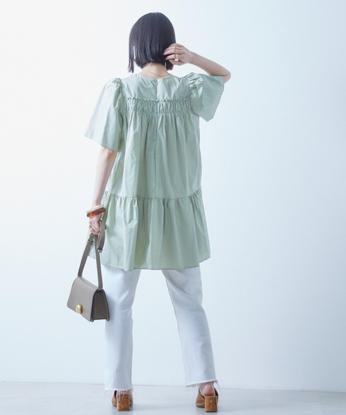 ECRIRE(エクリール)の「ギャザーフレアチュニック(チュニック・レディース・ベージュ/グリーン/ブルー/オフホワイト・フリー)」の18枚目の写真