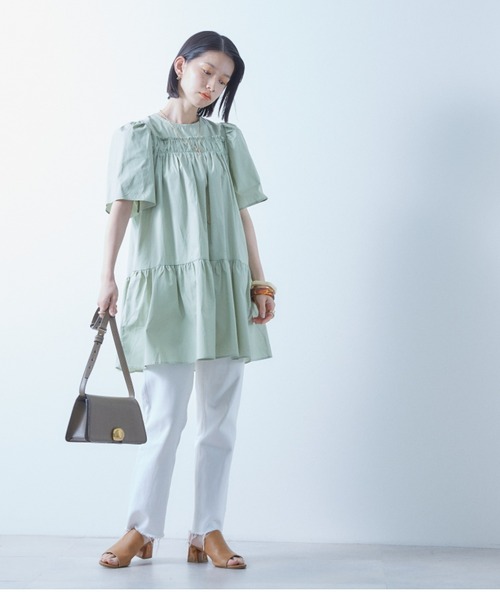 ECRIRE(エクリール)の「ギャザーフレアチュニック(チュニック・レディース・ベージュ/グリーン/ブルー/オフホワイト・フリー)」の6枚目の写真