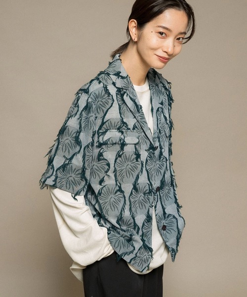 KBF（ケイビーエフ）の「カットジャガードハーフスリーブジャケット（テーラードジャケット・レディース・ベージュ/グリーン・ONE）」の2枚目の写真