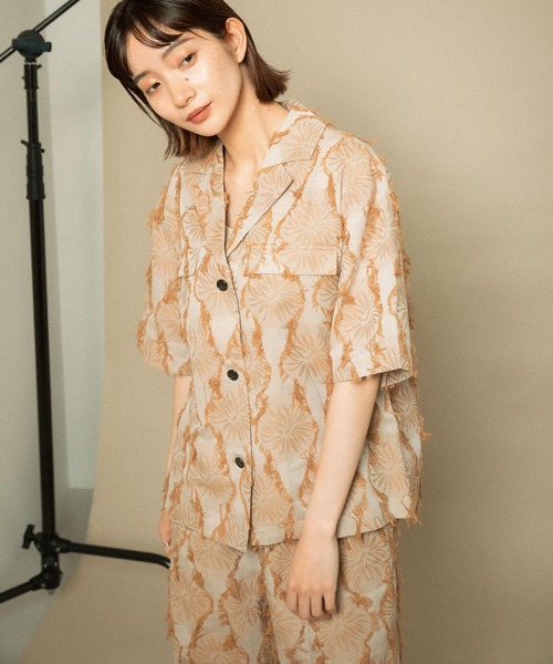 KBF（ケイビーエフ）の「カットジャガードハーフスリーブジャケット（テーラードジャケット・レディース・ベージュ/グリーン・ONE）」の13枚目の写真