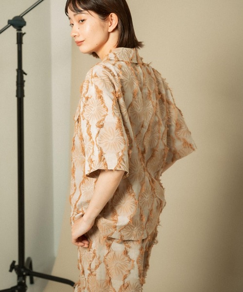 KBF（ケイビーエフ）の「カットジャガードハーフスリーブジャケット（テーラードジャケット・レディース・ベージュ/グリーン・ONE）」の21枚目の写真