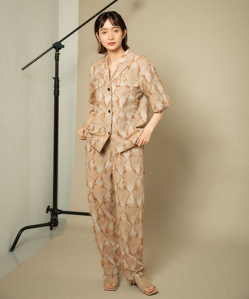 KBF（ケイビーエフ）の「カットジャガードハーフスリーブジャケット（テーラードジャケット・レディース・ベージュ/グリーン・ONE）」の11枚目の写真