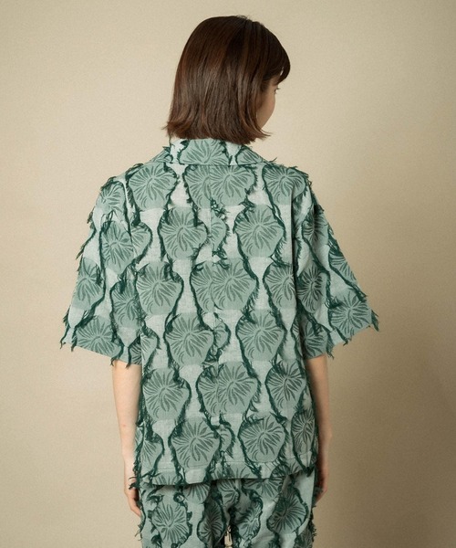 KBF（ケイビーエフ）の「カットジャガードハーフスリーブジャケット（テーラードジャケット・レディース・ベージュ/グリーン・ONE）」の5枚目の写真