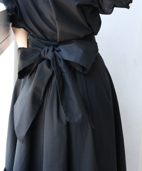 one after another NICE CLAUP（ワンアフターアナザーナイスクラップ）の「バックリボン美シルエットスカート（セットアップのブラウスあり）（スカート・レディース・オフホワイト/ブラック/ブルー系その他/レッド・FREE）」の5枚目の写真