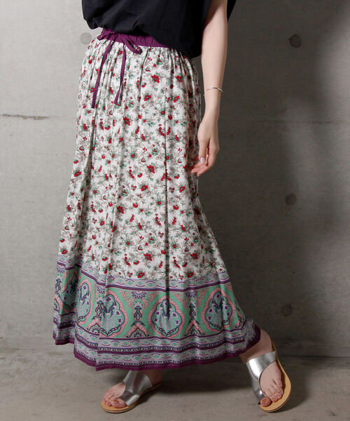 fredy couleur（フレディクルール）の「更紗プリントタックギャザースカート（スカート・レディース・ホワイト系その他5/ブラック系その他4・38）」の2枚目の写真
