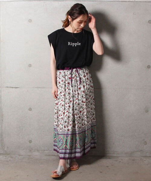 fredy couleur（フレディクルール）の「更紗プリントタックギャザースカート（スカート・レディース・ホワイト系その他5/ブラック系その他4・38）」の3枚目の写真