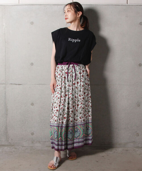 fredy couleur（フレディクルール）の「更紗プリントタックギャザースカート（スカート・レディース・ホワイト系その他5/ブラック系その他4・38）」の4枚目の写真